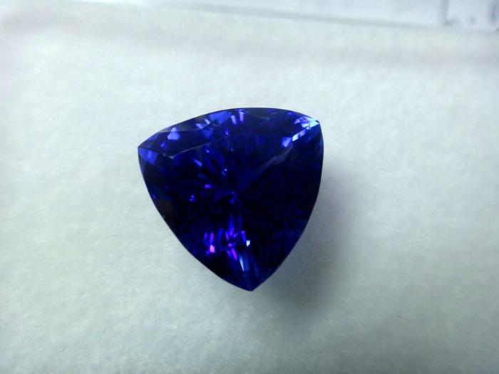 供應(yīng)深圳絢彩珠寶坦桑石裸石*藍寶石