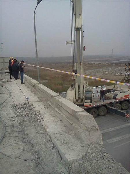 供應(yīng)鋼筋混凝土建筑靜力無(wú)損切割拆除--北京混凝土切割公司