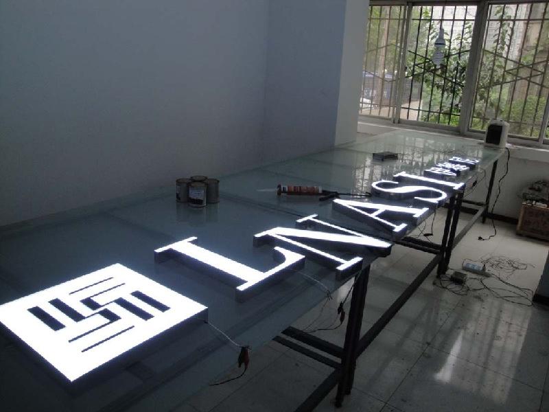 供應(yīng)通州單立柱廣告制作安裝通州廣告制作通州大型地產(chǎn)圍擋制作