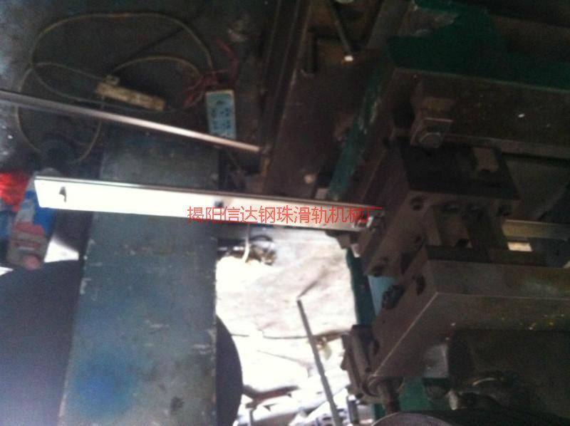 供應(yīng)揭陽(yáng)一條兩折一次性沖孔翻耳模具廠