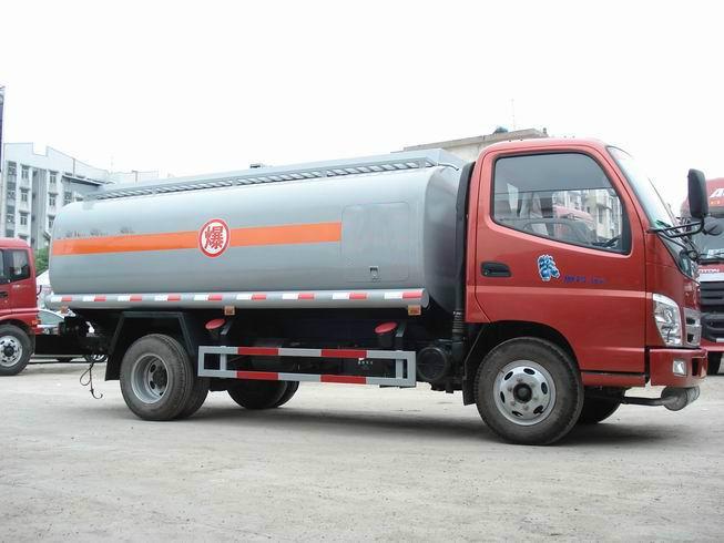 供應(yīng)東風(fēng)*小三軸油罐車
