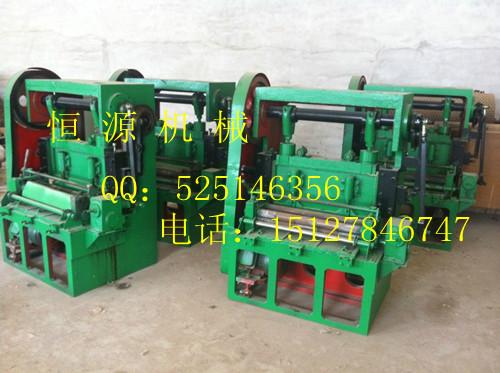 安平鋼板網(wǎng)機(jī)圖片