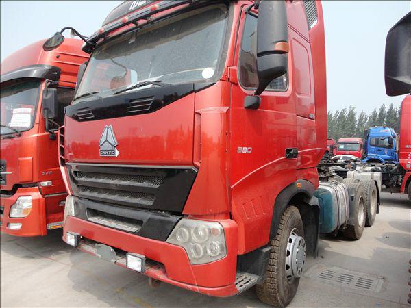 供應(yīng)出售二手豪沃雙驅(qū)二手半掛車