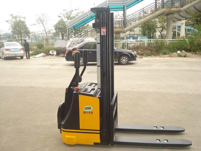 供應(yīng)廠家直銷1點4噸電動堆高車