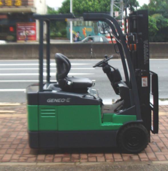 供應(yīng)三支點豐田電動叉車