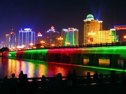 供應(yīng)廣東36W全彩led投光燈，全彩洗墻燈，全彩投光燈規(guī)格