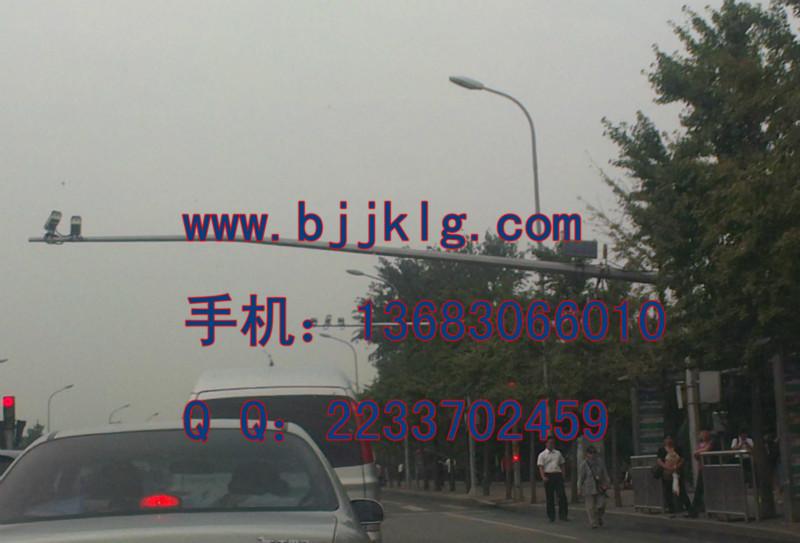 供應(yīng)高6米支臂16米多車道監(jiān)控立桿 城市監(jiān)控必備監(jiān)控?cái)z像機(jī) 立桿
