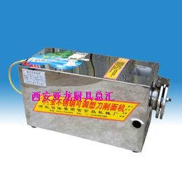 供應(yīng)2013款奧特曼機器人刀削面機廠家