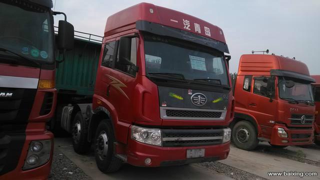 解放新大威雙驅(qū)雙導(dǎo)半掛車圖片