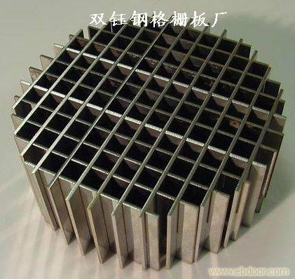 包頭插接式鋼格板平臺(tái)-電廠鋼格柵踏步板