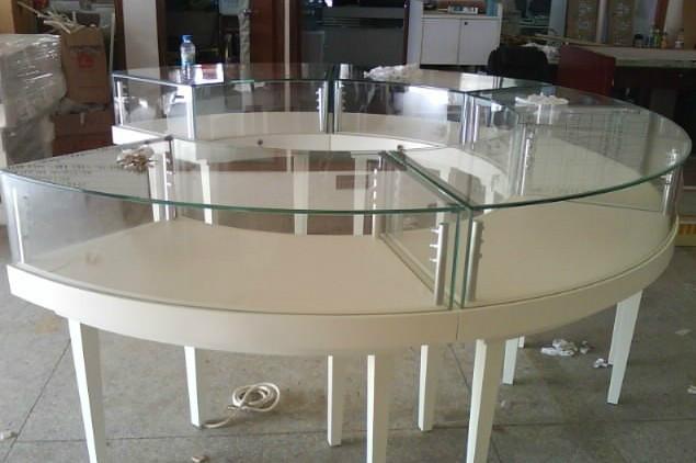 供應(yīng)青島在哪能找到做黃金珠寶展柜的 青島珠寶展柜制作