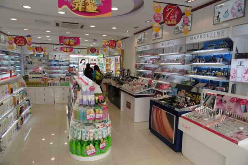 供應(yīng)青島在哪能找到專業(yè)做化妝品展柜的 青島化妝品展柜制作