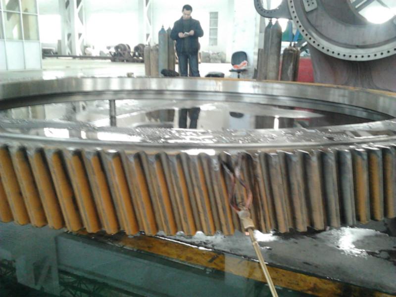 供應(yīng)45#鋼大齒輪淬火現(xiàn)場加工