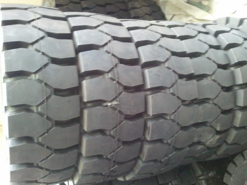 供應(yīng)廠家合力杭叉5T叉車實(shí)心輪胎