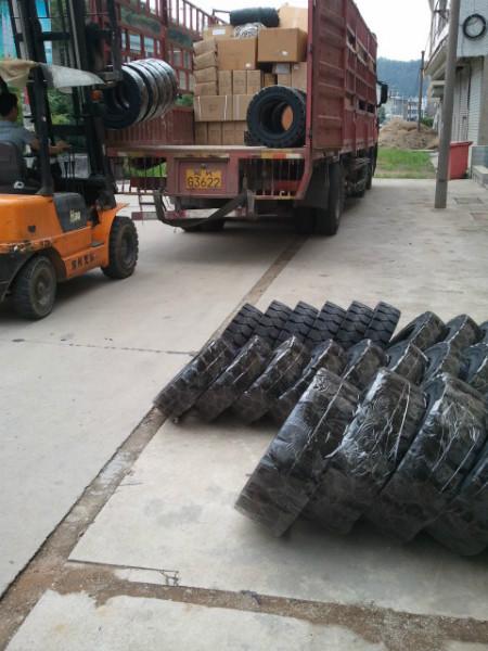 供應(yīng)3噸叉車實(shí)心輪胎650-10