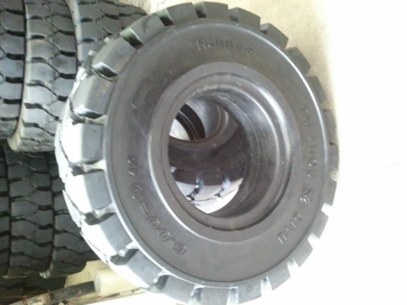 合力杭州叉車壓配式實(shí)心輪胎