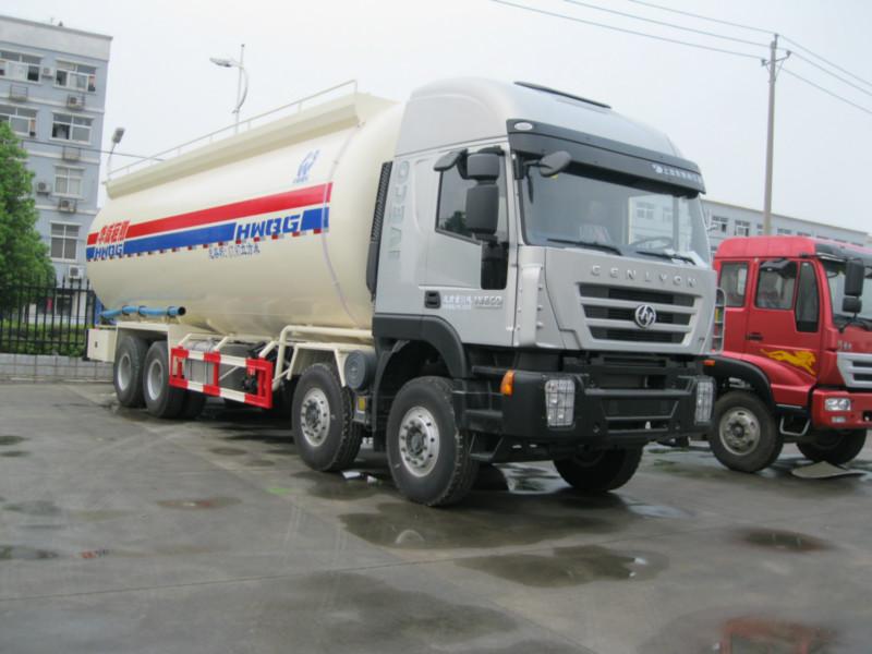 陜汽紅巖粉粒物料運輸車