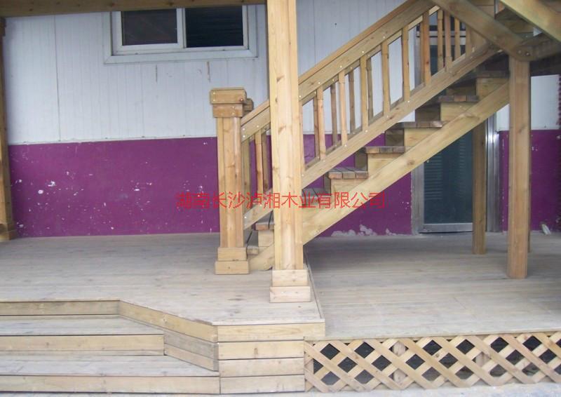 供應(yīng)防腐木護(hù)欄廠家