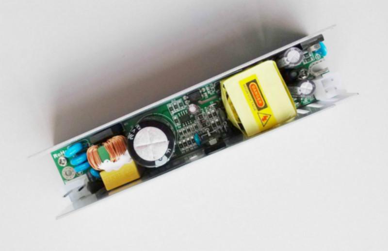 供應(yīng)12V/5A迷你AC電源開關(guān)電源鋁殼電源*率電源品質(zhì)保證
