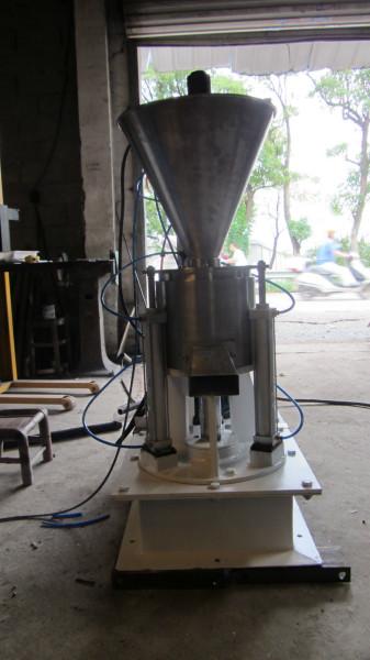 供應(yīng)四氟廢料水磨機(jī)