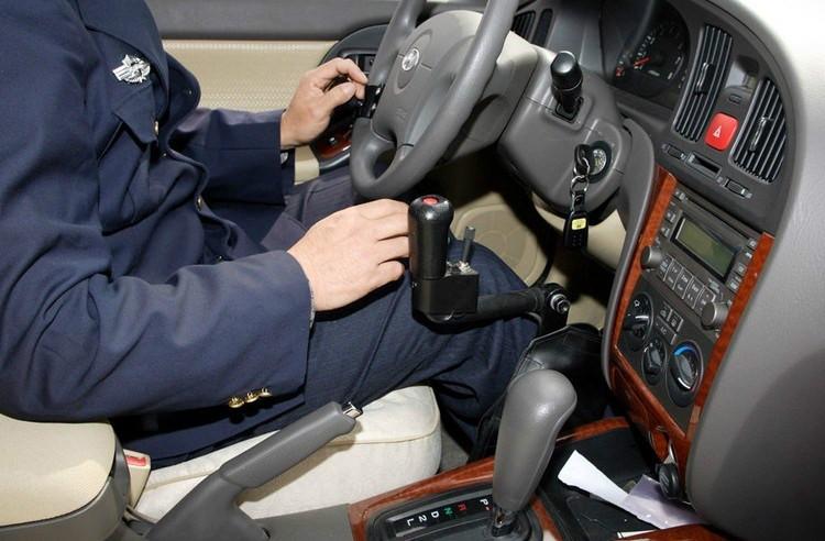 供應(yīng)溫馨手牌第三代肢體殘疾人駕車裝置，安全可靠，適合所有自動(dòng)擋車型