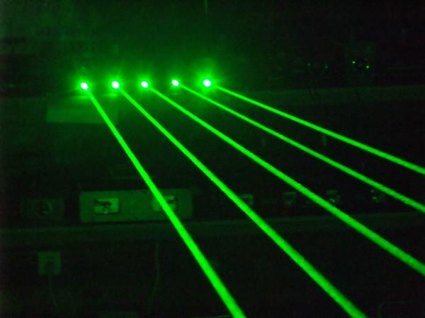 供應(yīng)光束激光燈報價定制批發(fā)零售、內(nèi)外景激光光束