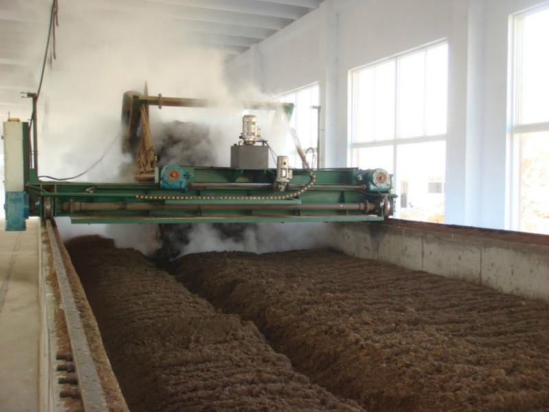 供應(yīng)有機(jī)肥翻堆機(jī)，有機(jī)肥翻堆機(jī)廠家，有機(jī)肥翻堆機(jī)報(bào)價(jià)