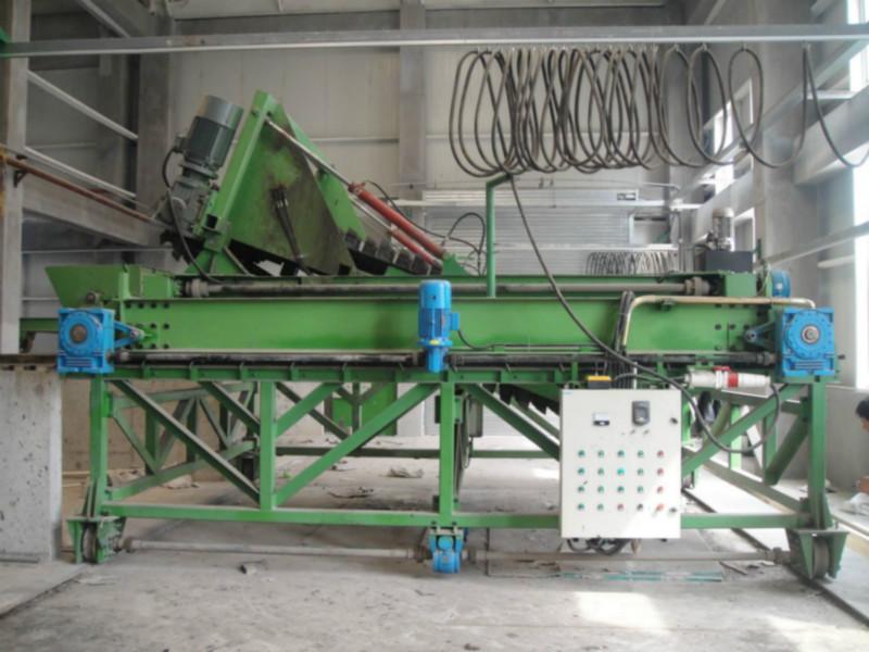 供應(yīng)廣西鏟車翻堆機，廣西槽式翻堆機，廣西行走式翻堆機