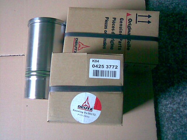 供應(yīng)BFM1013缸套組件