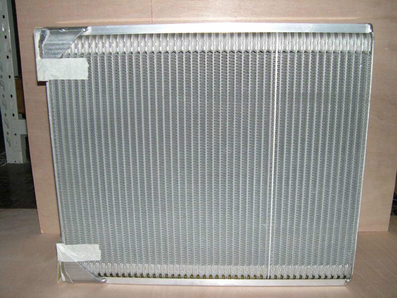 供應(yīng)三一中聯(lián)混凝土地泵水箱