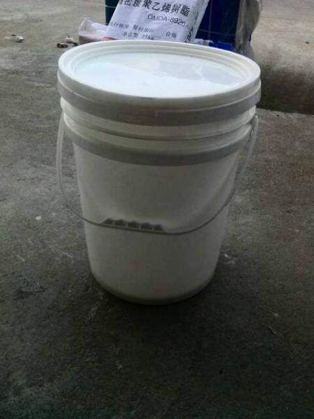 供應(yīng)深圳裕宏18L綠色機(jī)油桶直銷商，18L涂料桶批發(fā)商，18L圓桶供應(yīng)商